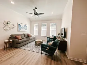 Beautiful, Cozy & New Build - Image 5