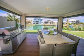 CHILLAX HOUSE - Luxury, Canals, Jetty, Family Friendly - Sleeps 14 in Style! - Image 4