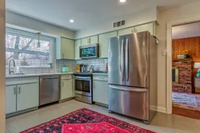 Welcome to Cove Park! Super Convenient Location! - Image 5