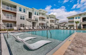 PrimRose steps to Pool, Gym Nr. NAS JX, Dtwn, I295 - Image 3