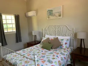 Private quiet home. - Image 2