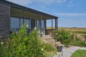 A contemporary cabin spacious private w sea views. - Image 4