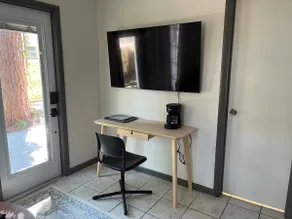 Beautiful suite with separate entrance. - Image 3