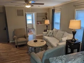 Newly renovated 3 bedroom home. - Image 4