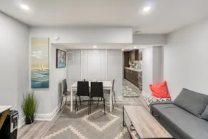 Cozy Cove, Separate Entrance & Ensuite Laundry - Image 4