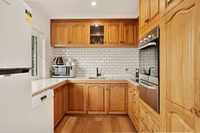 Lovely 2 Bed Home with views - Image 4