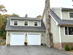 Comfy-Spacious-private 1BR conveniently located - Image 4