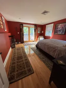 Comfy-Spacious-private 1BR conveniently located - Image 2
