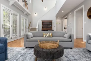 Modern & Bright 5 Bedroom Wintergreen Home - Image 4