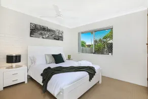 4 Bedroom house - Image 3