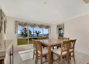 Lakefront Beauty ! Pet friendly - Image 5