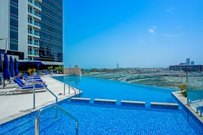 Exquisite Apartment Minutes Away from the Beach - Image 3