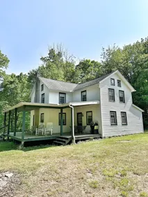 Pocono Mountain Woodrow Farmhouse - Image 4