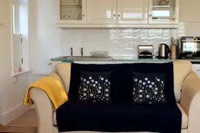 Cosy clifftop flat with sea view - Image 5