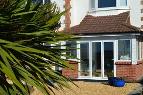 Cosy clifftop flat with sea view - Image 3