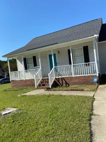 Three bedroom home with patio - Image 2