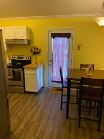 Three bedroom home with patio - Image 3