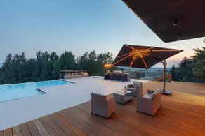 Smart home with pool, jacuzzi and sauna - Image 2