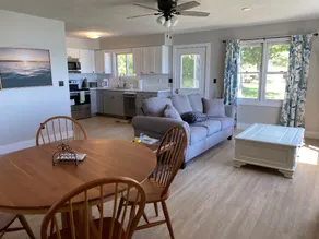 Lakeside Cottage #1, newly remodeled 2 bedroom AC - Image 3
