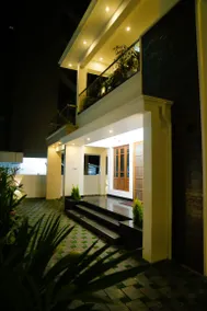 Luxurious 2 BHK vacation home in Maradu - Image 4
