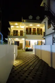 Luxurious 2 BHK vacation home in Maradu - Image 2