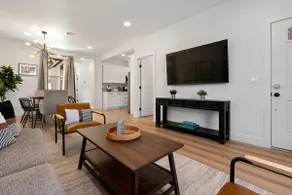 Spacious 3 beds,10 min walk to beach, free parking - Image 3