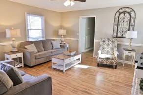 Historic Downtown Oxford rancher with King Bed - Image 2