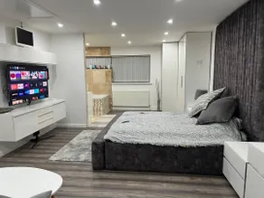 Penthouse Style Luxury 2 Bedroom House has Hot-Tub, extra fees apply - Image 4