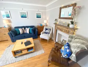 Coastal garden flat with parking.  Pet friendly!  Only 2 minutes from the beach! - Image 2