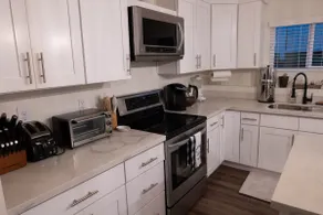 Cozy Modern Seattle Stay Near Airport & Downtown - Image 4