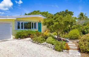 Butterfly Cottage | Hot Tub | Authentic Keys Charm - Image 2