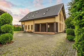 Cozy villa with sauna and pool. - Image 2