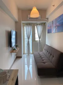 Luxury Sunset Views and Prime Location near CCP MOA with WIFI Parking - Image 2