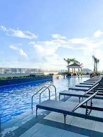 Luxury Sunset Views and Prime Location near CCP MOA with WIFI Parking - Image 4
