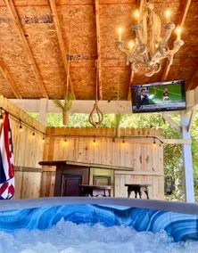 Marigold: 6Bedroom Downtown Gem ~ HOT TUB - Image 5