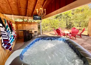 Marigold: 6Bedroom Downtown Gem ~ HOT TUB - Image 3