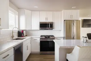 Mill Plain Cottage 3Bed 2Bath Close to Everything - Image 5