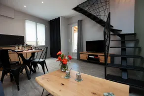 Pleasant townhouse with terrace near zoo - Image 3