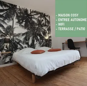 Pleasant townhouse with terrace near zoo - Image 2
