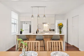 Contemporary Cute! 2Bed/1Bath/1Car~House~10min CBD - Image 2