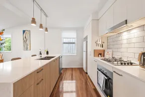 Contemporary Cute! 2Bed/1Bath/1Car~House~10min CBD - Image 3
