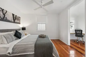 Contemporary Cute! 2Bed/1Bath/1Car~House~10min CBD - Image 5