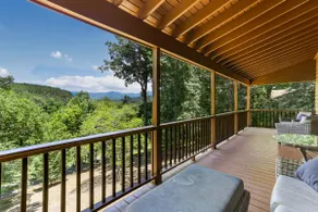 Cozy Mountain View Chalet - Image 2