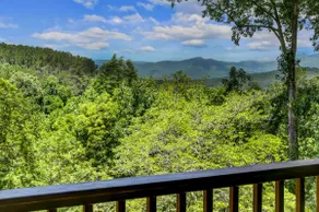 Cozy Mountain View Chalet - Image 4
