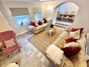 *Brecon Beacons,Log Burner, hot tub Dogs Welcome* - Image 2