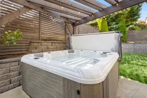 3600 SQ FT Luxury Martha Lake View Home w/Hot Tub - Image 4