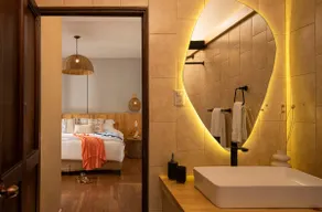 B) King Bed unit with Netflix, Walking Distance #1 - Image 2