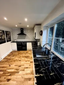 Large boutique property in central position. - Image 3