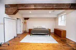Farmville Modern Loft - Image 4