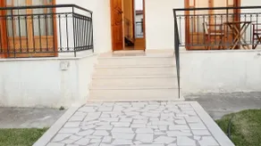 Two-storey detached house with a large garden and parking - Image 5